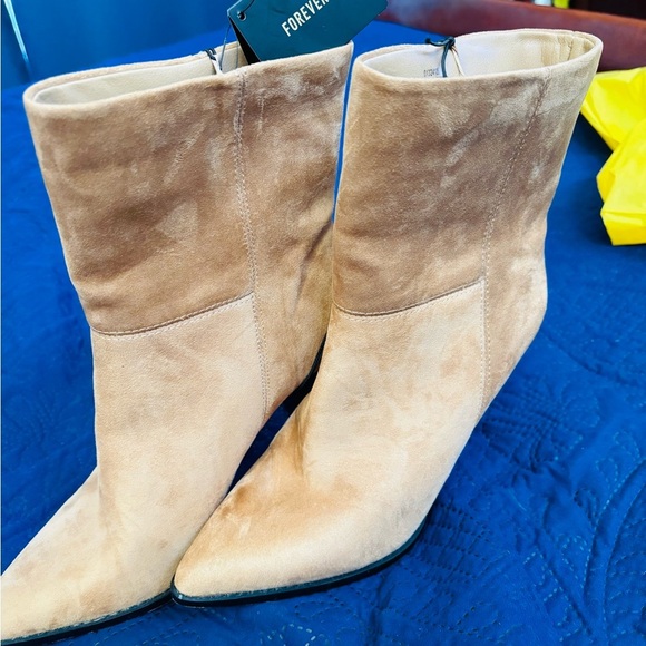 Forever 21 Tan Heeled Boots with Sleek Design - Picture 5 of 6